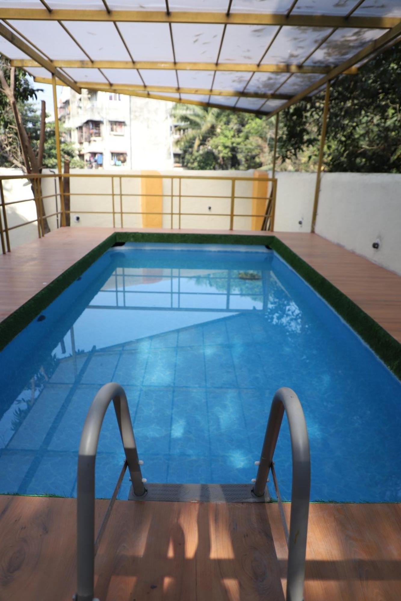 Hemharsh With Pool Holiday home Karjat
